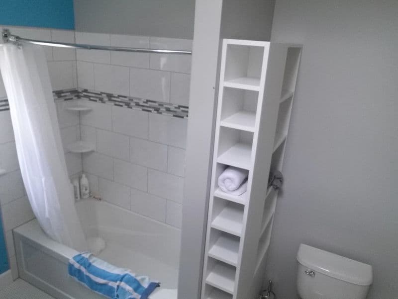 Bathroom tiling and layout
